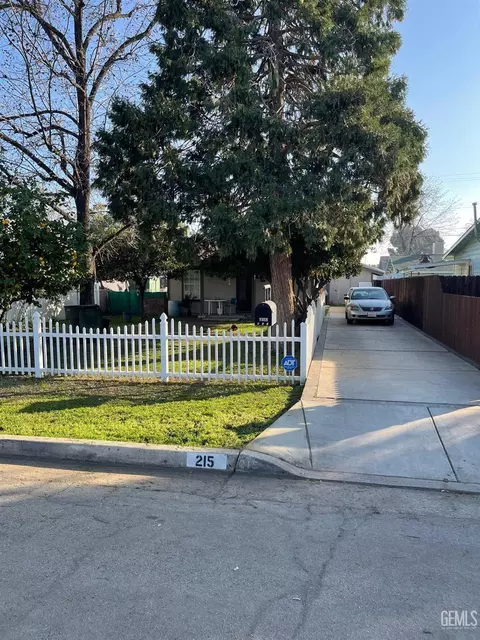215 Harding Ave, Bakersfield, CA 93308
