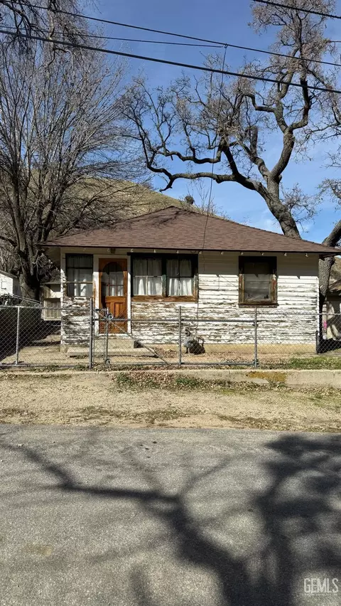 433 South Dr, Lebec, CA 93243