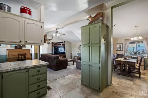 Entry Way - 472 Eaglecrest Rd, Bakersfield, CA 93308 photo 1 of 1