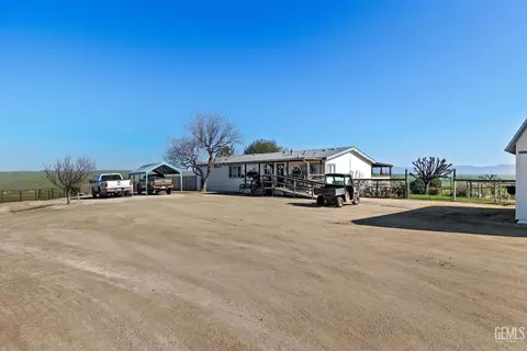 Exterior - 472 Eaglecrest Rd, Bakersfield, CA 93308 photo 11 of 22