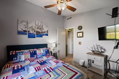 Bedroom - 472 Eaglecrest Rd, Bakersfield, CA 93308 photo 3 of 5