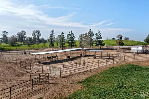 Other - 472 Eaglecrest Rd, Bakersfield, CA 93308 photo 9 of 18