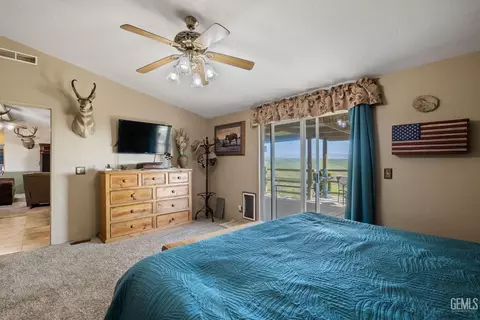Bedroom - 472 Eaglecrest Rd, Bakersfield, CA 93308 photo 1 of 5