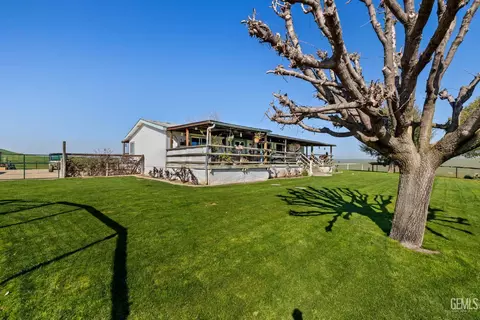 Exterior - 472 Eaglecrest Rd, Bakersfield, CA 93308 photo 14 of 22