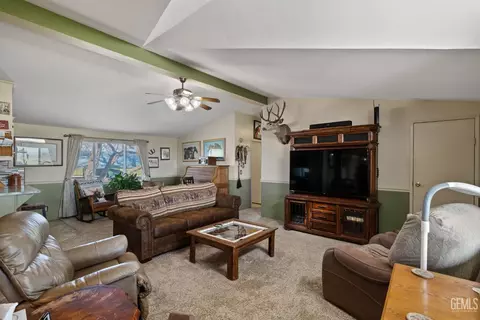 Living - 472 Eaglecrest Rd, Bakersfield, CA 93308 photo 2 of 2