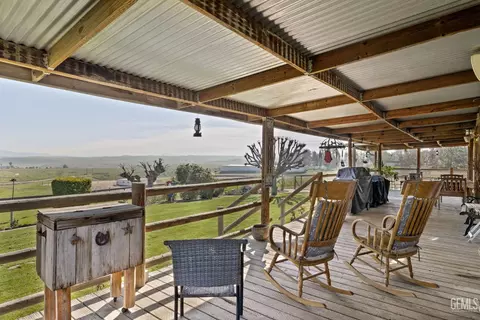Exterior - 472 Eaglecrest Rd, Bakersfield, CA 93308 photo 16 of 22