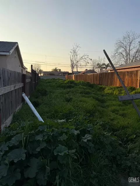 110 S Owens St, Bakersfield, CA 93307