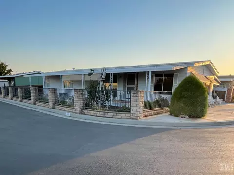 400 E Roberts Ln #68, Bakersfield, CA 93308