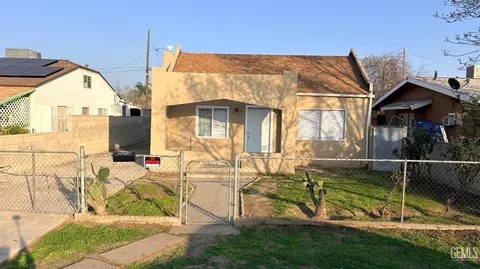 820 O St, Bakersfield, CA 93304