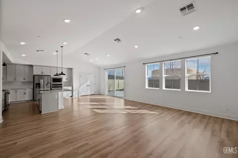 Living - 1360 Bodega Dr, Tehachapi, CA 93561 photo 2 of 2