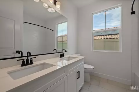 Bath - 1360 Bodega Dr, Tehachapi, CA 93561 photo 4 of 5