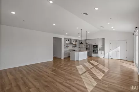 Entry Way - 1360 Bodega Dr, Tehachapi, CA 93561 photo 1 of 6