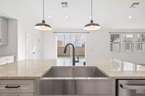 Kitchen - 1360 Bodega Dr, Tehachapi, CA 93561 photo 7 of 7