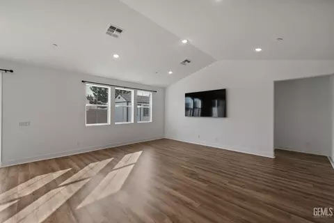 Living - 1360 Bodega Dr, Tehachapi, CA 93561 photo 1 of 2