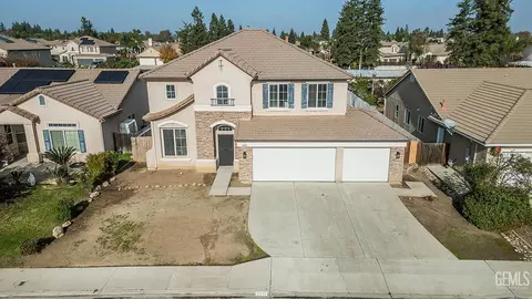 2721 Holland Ave, Clovis, CA 93611