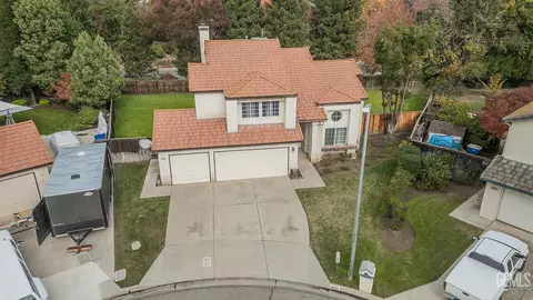 9659 N Shenandoah Ln, Fresno, CA 93720