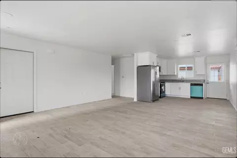 321 E I St, Tehachapi, CA 93561 photo 2