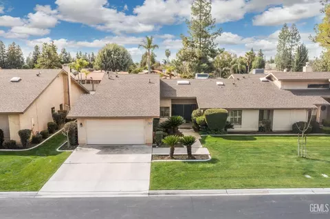 2300 El Portal Dr #63, Bakersfield, CA 93309