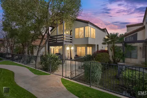 2600 Barrington St #16, Bakersfield, CA 93309