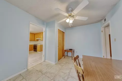 Entry Way - 701 Pauley St, Tehachapi, CA 93561 photo 2 of 3
