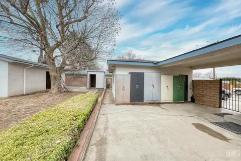 Exterior - 701 Pauley St, Tehachapi, CA 93561 photo 7 of 9