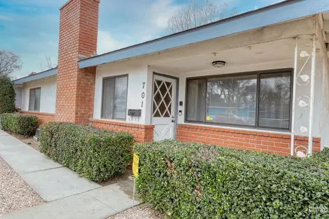 Exterior - 701 Pauley St, Tehachapi, CA 93561 photo 4 of 9