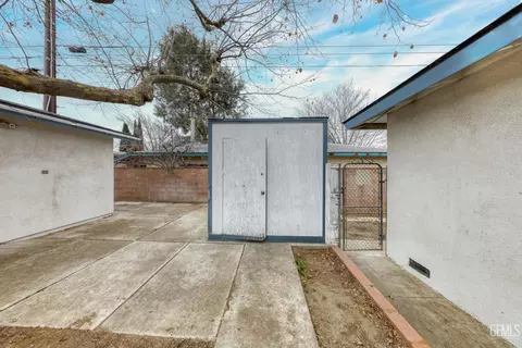 Exterior - 701 Pauley St, Tehachapi, CA 93561 photo 8 of 9