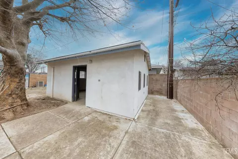 Exterior - 701 Pauley St, Tehachapi, CA 93561 photo 9 of 9