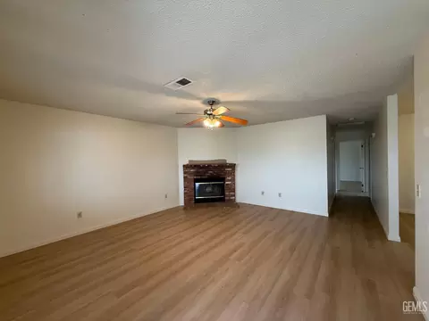 Living - 506 Buchanan St, Taft, CA 93268 photo 1 of 3