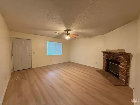 Living - 506 Buchanan St, Taft, CA 93268 photo 3 of 3