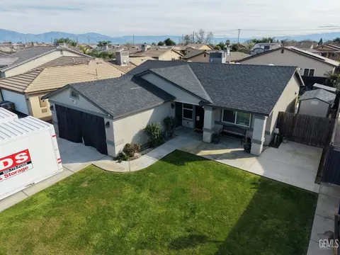 605 Corregidora Ave, Bakersfield, CA 93307 photo 3
