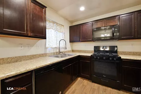 605 Corregidora Ave, Bakersfield, CA 93307 photo 10