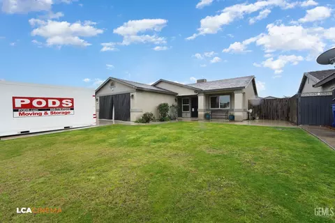 605 Corregidora Ave, Bakersfield, CA 93307 photo 2