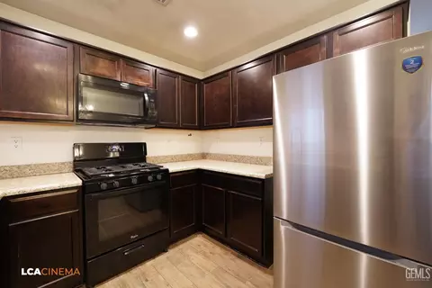 605 Corregidora Ave, Bakersfield, CA 93307 photo 9