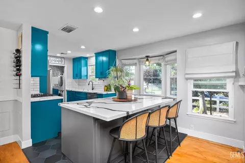 Kitchen - 2500 Cedar St, Bakersfield, CA 93301 photo 2 of 6