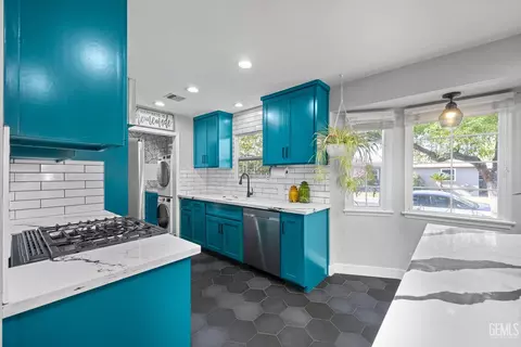 Kitchen - 2500 Cedar St, Bakersfield, CA 93301 photo 3 of 6