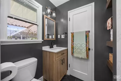 Bath - 2500 Cedar St, Bakersfield, CA 93301 photo 2 of 4