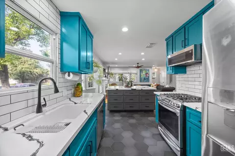 Kitchen - 2500 Cedar St, Bakersfield, CA 93301 photo 5 of 6