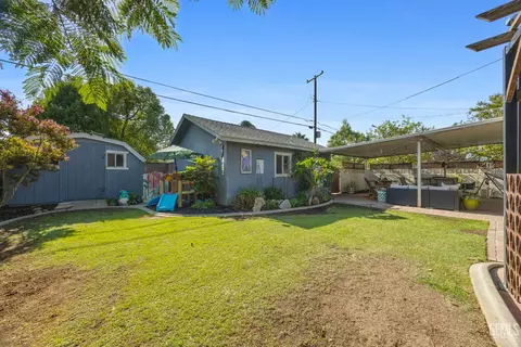 Exterior - 2500 Cedar St, Bakersfield, CA 93301 photo 8 of 10