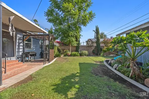 Exterior - 2500 Cedar St, Bakersfield, CA 93301 photo 6 of 10