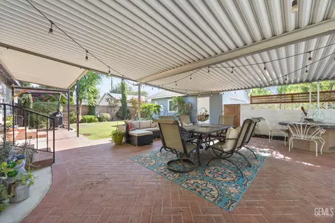Exterior - 2500 Cedar St, Bakersfield, CA 93301 photo 5 of 10