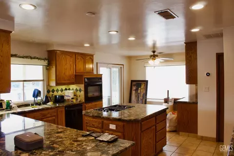 Kitchen - 10331 Shellabarger Rd, Bakersfield, CA 93312 photo 1 of 2