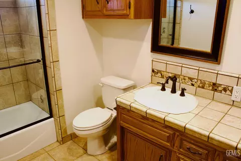 Bath - 10331 Shellabarger Rd, Bakersfield, CA 93312 photo 2 of 4