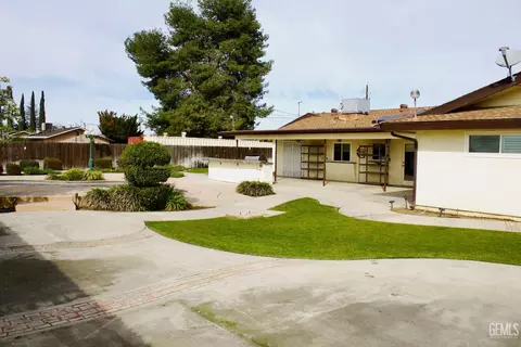 Exterior - 10331 Shellabarger Rd, Bakersfield, CA 93312 photo 6 of 8