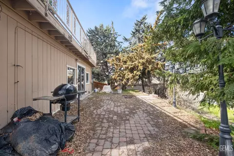 Exterior - 18260 Alps Dr, Tehachapi, CA 93561 photo 9 of 9