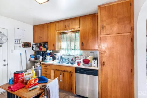 Kitchen - 500 Jackson St, Taft, CA 93268 photo 2 of 4
