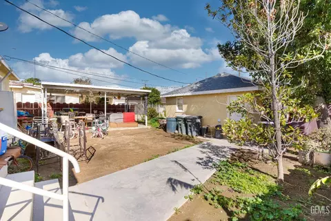 Exterior - 500 Jackson St, Taft, CA 93268 photo 5 of 6