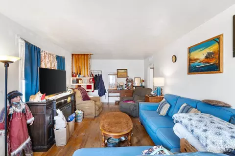Living - 500 Jackson St, Taft, CA 93268 photo 3 of 3