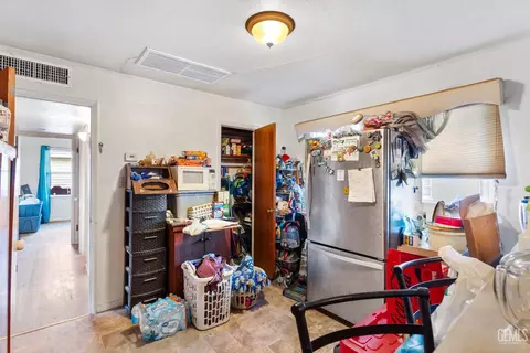 Other - 500 Jackson St, Taft, CA 93268 photo 2 of 4