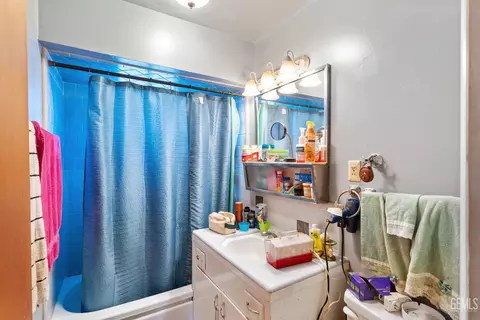 Bath - 500 Jackson St, Taft, CA 93268 photo 1 of 1